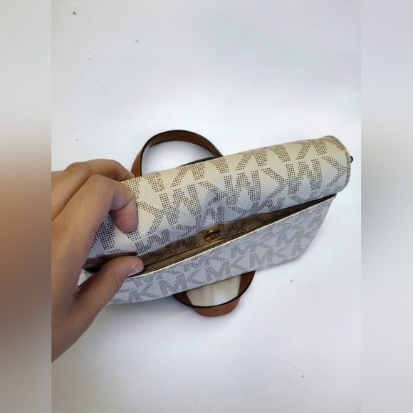 Michael Kors Fulton Logo Crossbody - Picture 4 of 7